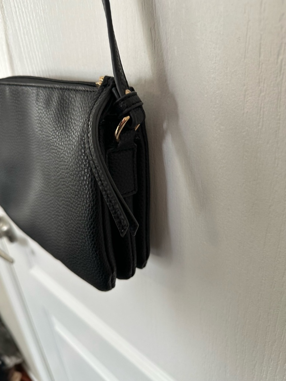 Seven Days Vegan Leather Black Crossbody Bag - Minimalist Shoulder Purse - Picture 3 of 11